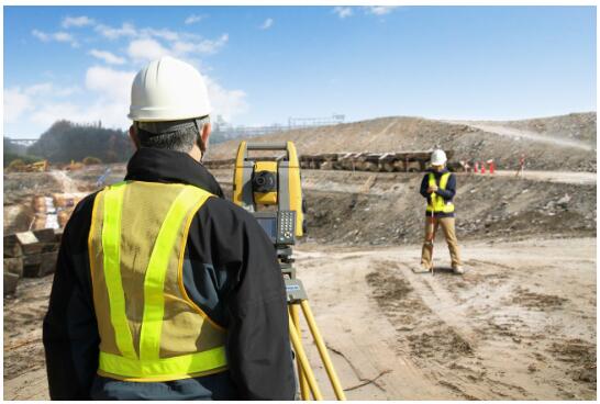 拓普康高精度測(cè)量機(jī)器人外業(yè)現(xiàn)場